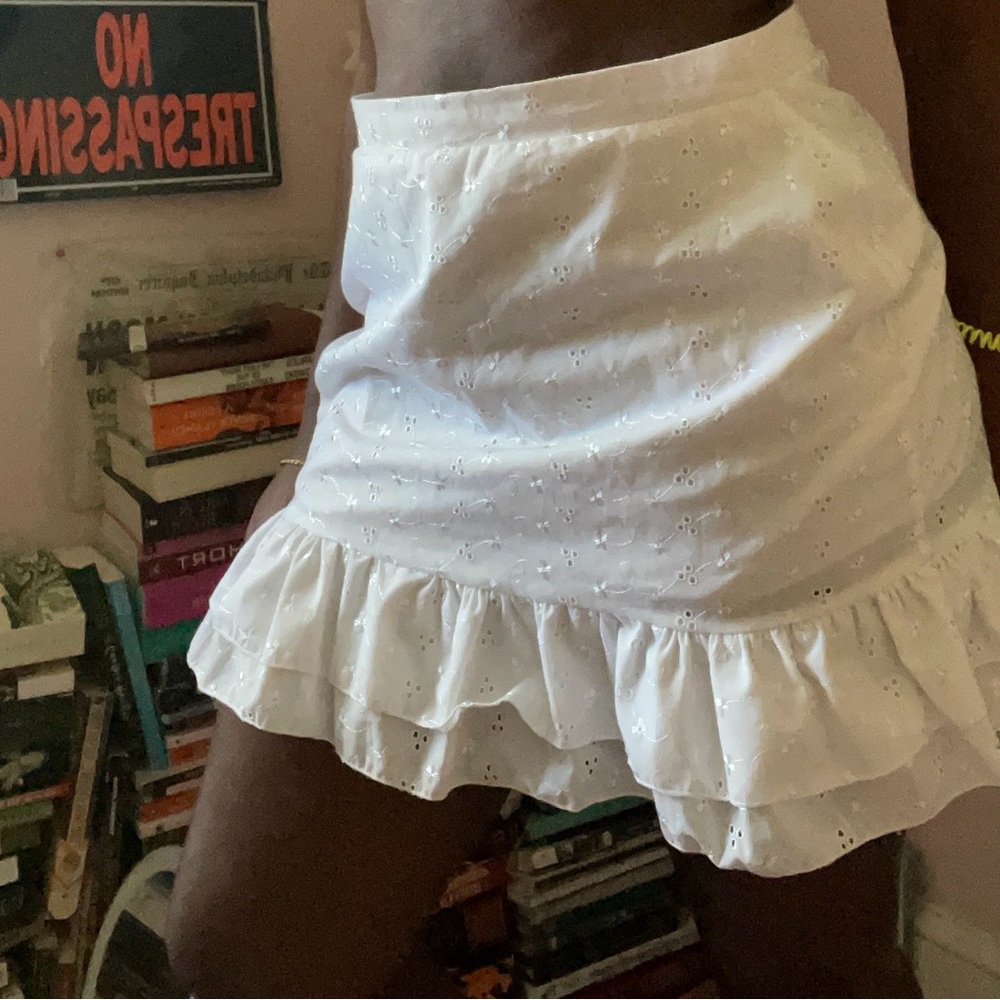 White eyelet skirt with ruffles - perfect for summer #summerfashion